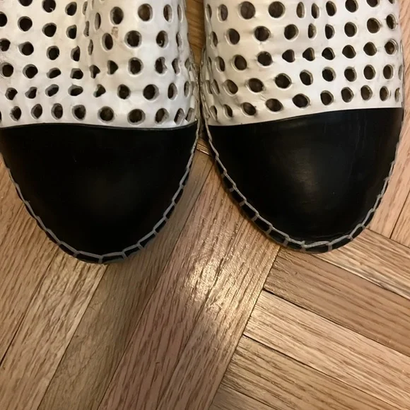 Loeffler Randall white & black perforated cap-toe flat espadrilles. Size 7.5 - Picture 4 of 5
